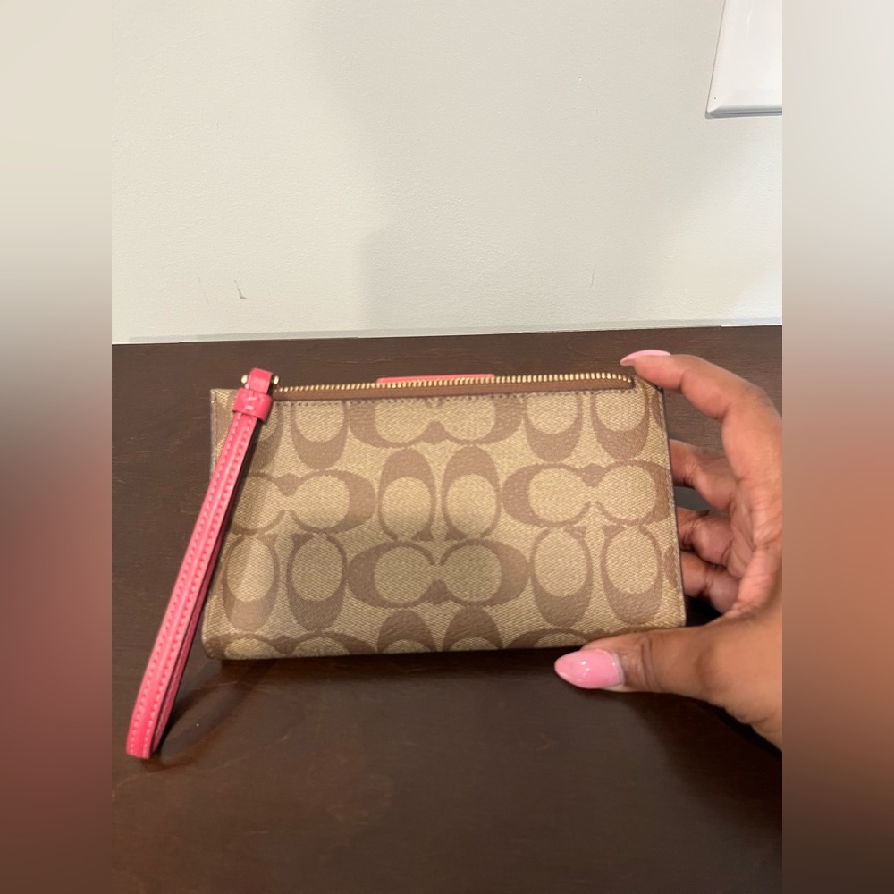 π Authentic Coach Phone Wallet π - Picture 2 of 7
